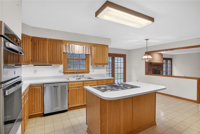 425 Stag Horn Dr, Mccandless, PA 15090