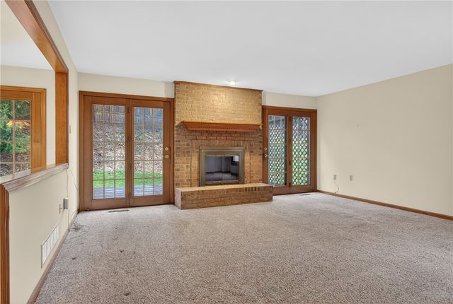 425 Stag Horn Dr, Mccandless, PA 15090