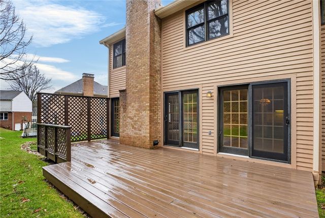 425 Stag Horn Dr, Mccandless, PA 15090