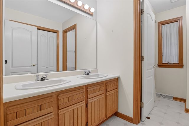 425 Stag Horn Dr, Mccandless, PA 15090