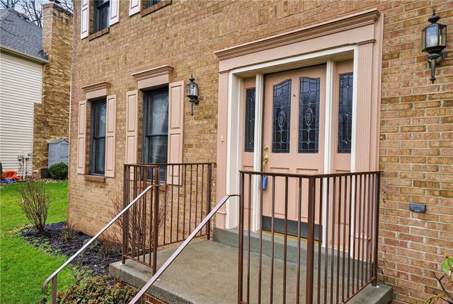 425 Stag Horn Dr, Mccandless, PA 15090