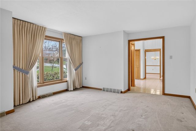 425 Stag Horn Dr, Mccandless, PA 15090