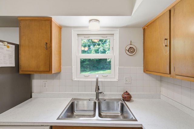 3343 Sutherland Drive, Lexington, KY 40517