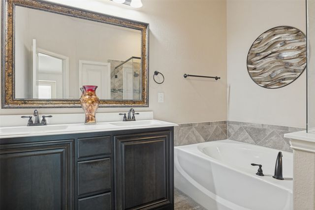 3405 Fletcher Road, Heartland, TX 75126