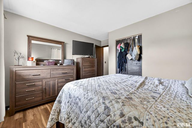 207 N LINNHILL Lane, Washington, IL 61571