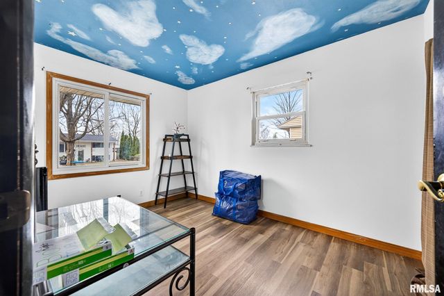 207 N LINNHILL Lane, Washington, IL 61571