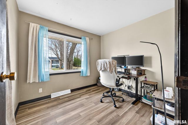 207 N LINNHILL Lane, Washington, IL 61571