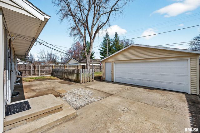 207 N LINNHILL Lane, Washington, IL 61571