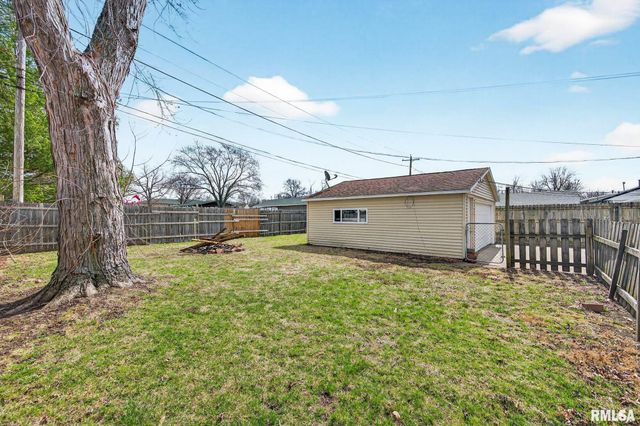 207 N LINNHILL Lane, Washington, IL 61571