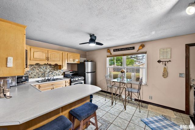 207 N LINNHILL Lane, Washington, IL 61571