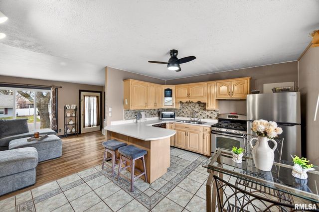 207 N LINNHILL Lane, Washington, IL 61571