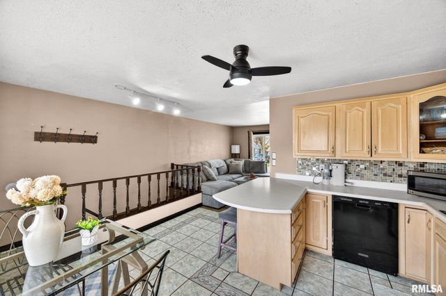 207 N LINNHILL Lane, Washington, IL 61571