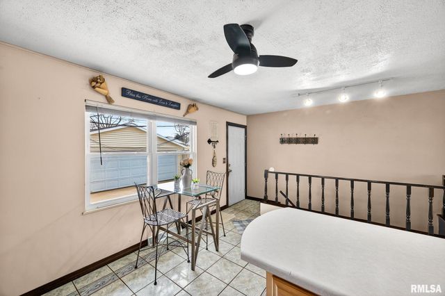 207 N LINNHILL Lane, Washington, IL 61571