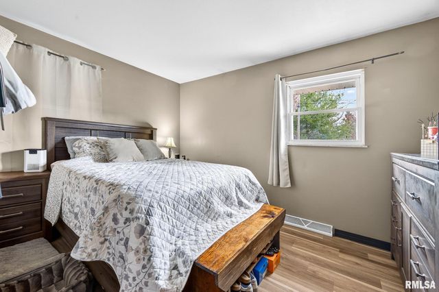 207 N LINNHILL Lane, Washington, IL 61571