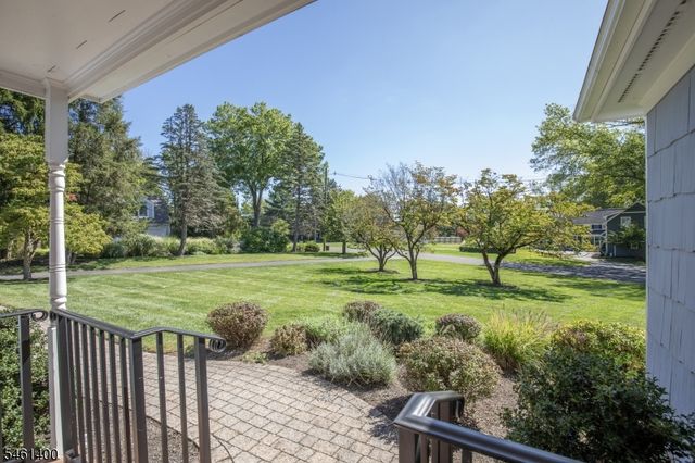 4 Brook Hollow Rd, Peapack Gladstone Boro, NJ 07934
