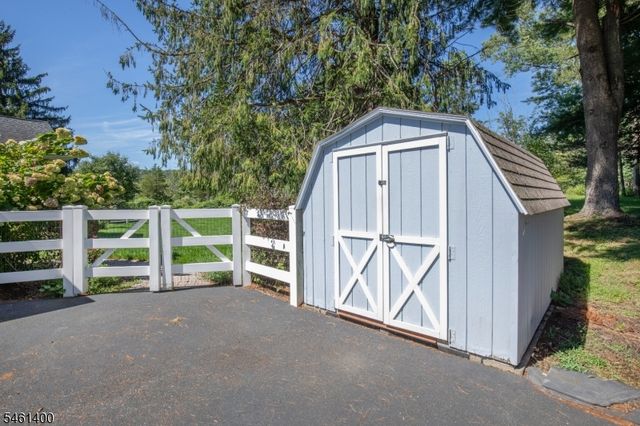 4 Brook Hollow Rd, Peapack Gladstone Boro, NJ 07934