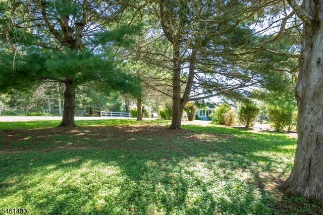 4 Brook Hollow Rd, Peapack Gladstone Boro, NJ 07934