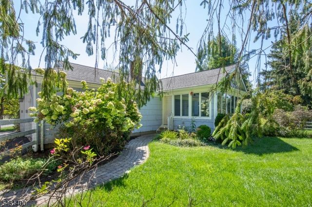 4 Brook Hollow Rd, Peapack Gladstone Boro, NJ 07934