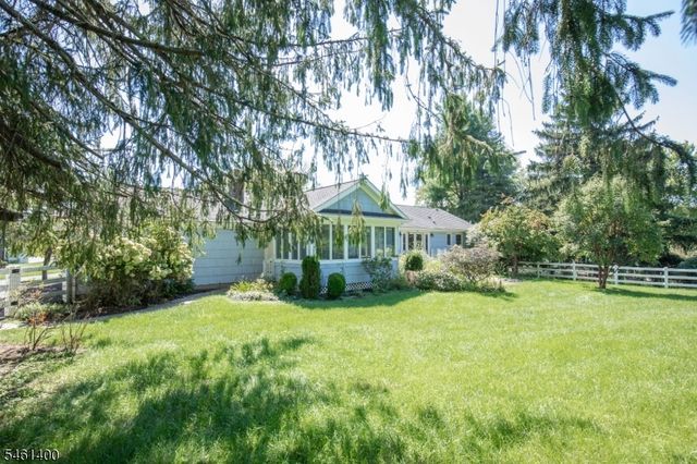 4 Brook Hollow Rd, Peapack Gladstone Boro, NJ 07934