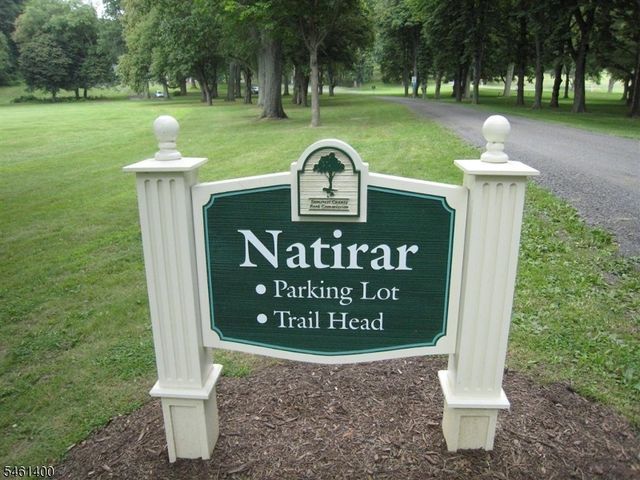 4 Brook Hollow Rd, Peapack Gladstone Boro, NJ 07934