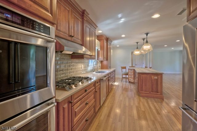 4 Brook Hollow Rd, Peapack Gladstone Boro, NJ 07934