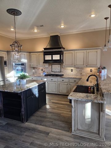1404 N Broadway, Stigler, OK 74462