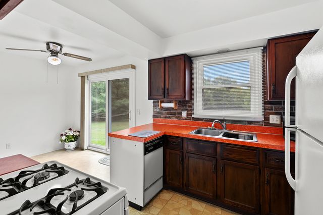 42598 15th Avenue, Bloomingdale, MI 49026