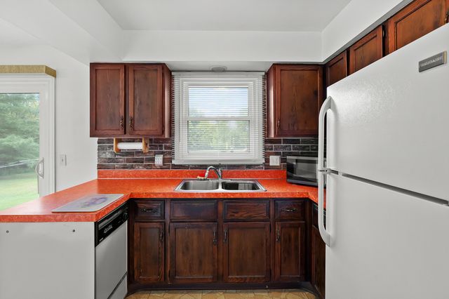 42598 15th Avenue, Bloomingdale, MI 49026