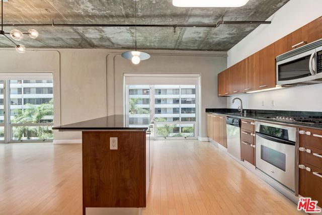 645 W 9th Street 500, Los Angeles, CA 90015