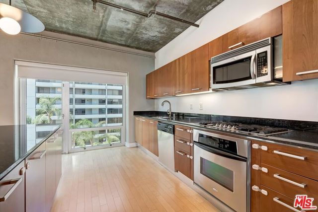 645 W 9th Street 500, Los Angeles, CA 90015