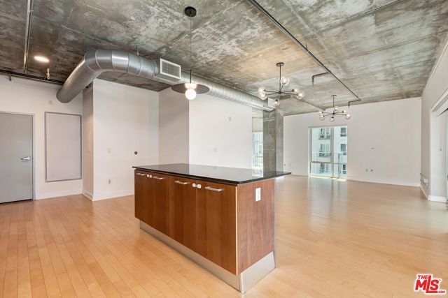 645 W 9th Street 500, Los Angeles, CA 90015