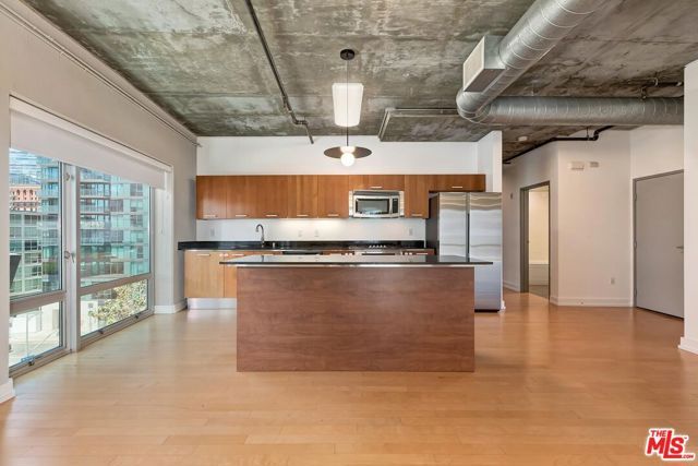 645 W 9th Street 500, Los Angeles, CA 90015
