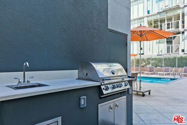645 W 9th Street 500, Los Angeles, CA 90015