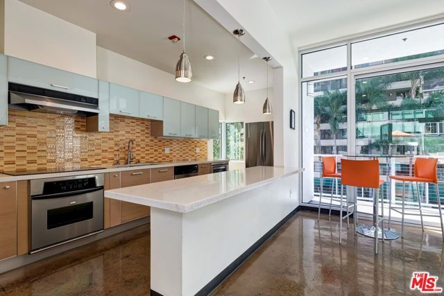 645 W 9th Street 500, Los Angeles, CA 90015