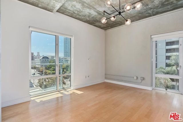 645 W 9th Street 500, Los Angeles, CA 90015