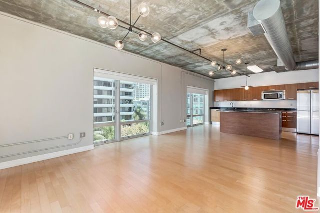 645 W 9th Street 500, Los Angeles, CA 90015
