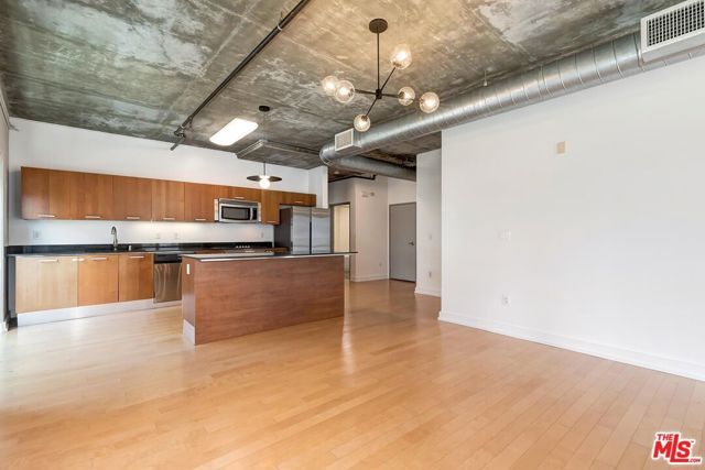 645 W 9th Street 500, Los Angeles, CA 90015