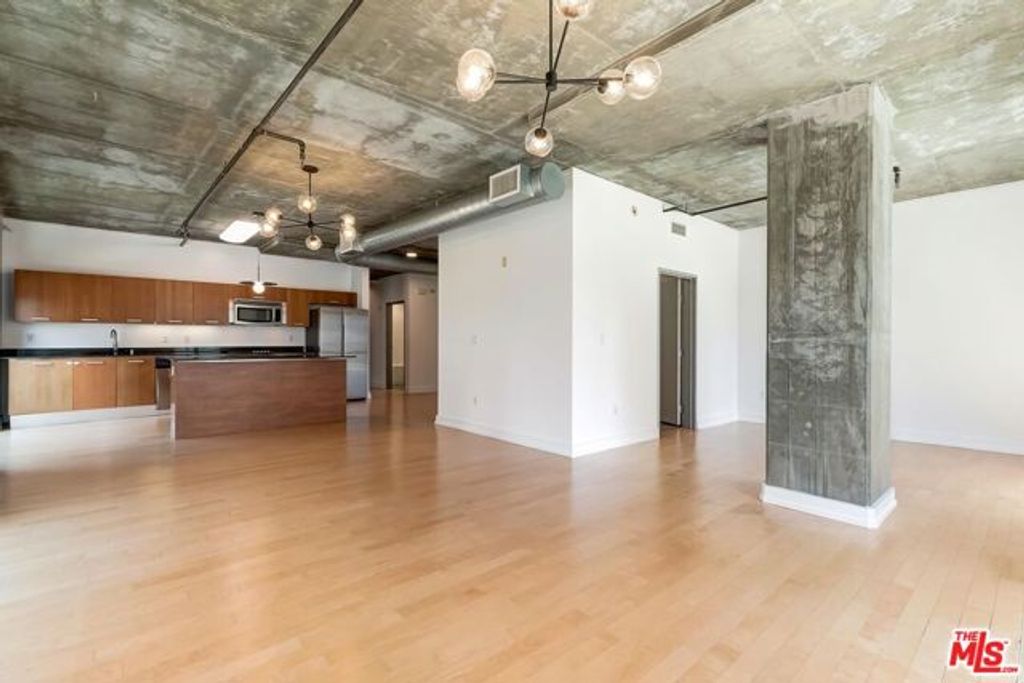 645 W 9th Street 500, Los Angeles, CA 90015