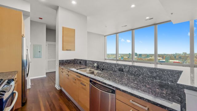 500 W Superior Street 2002, Chicago, IL 60654