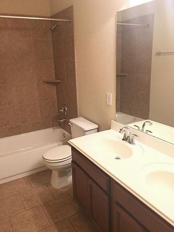 10006 Kendahlwood Lane, Tomball, TX 77375