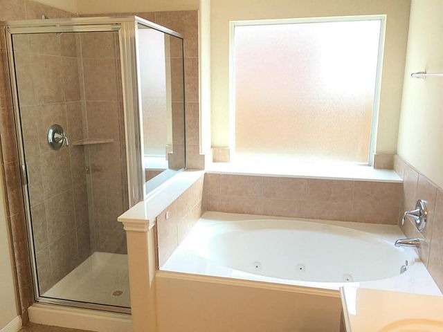 10006 Kendahlwood Lane, Tomball, TX 77375