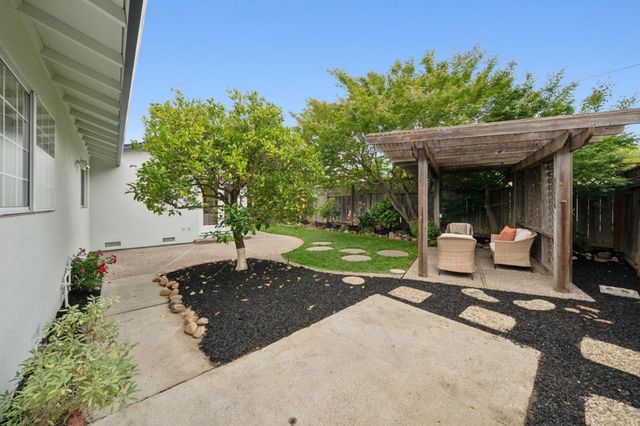 873 Cottonwood Drive, Cupertino, CA 95014