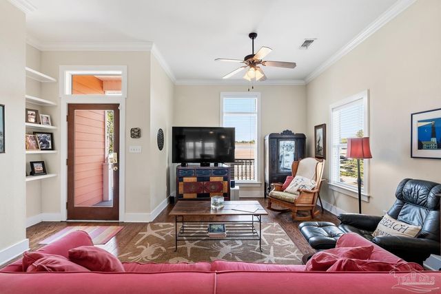 2568 Gulf Breeze Ave, Pensacola, FL 32507