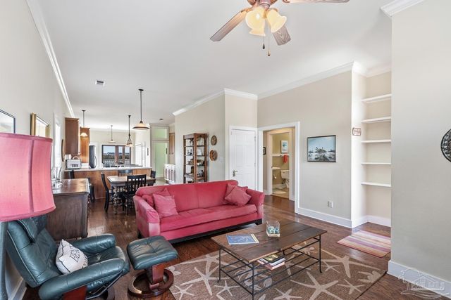 2568 Gulf Breeze Ave, Pensacola, FL 32507