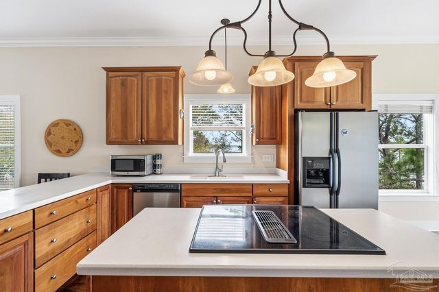 2568 Gulf Breeze Ave, Pensacola, FL 32507