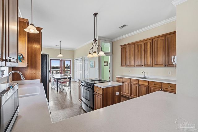 2568 Gulf Breeze Ave, Pensacola, FL 32507