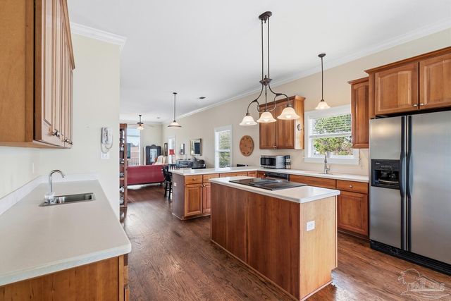 2568 Gulf Breeze Ave, Pensacola, FL 32507