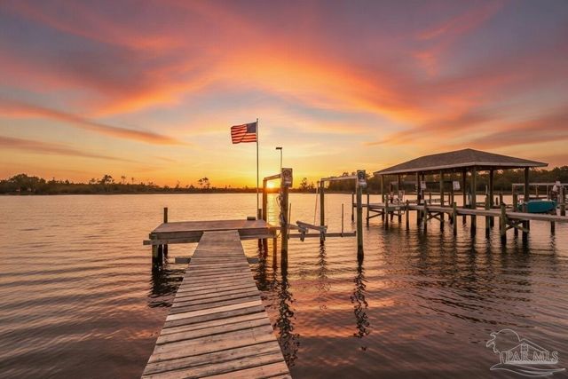 2568 Gulf Breeze Ave, Pensacola, FL 32507