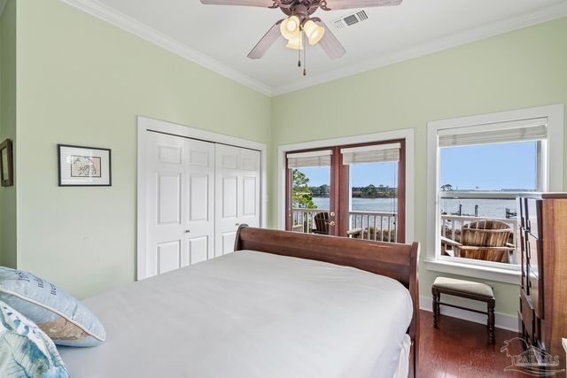 2568 Gulf Breeze Ave, Pensacola, FL 32507