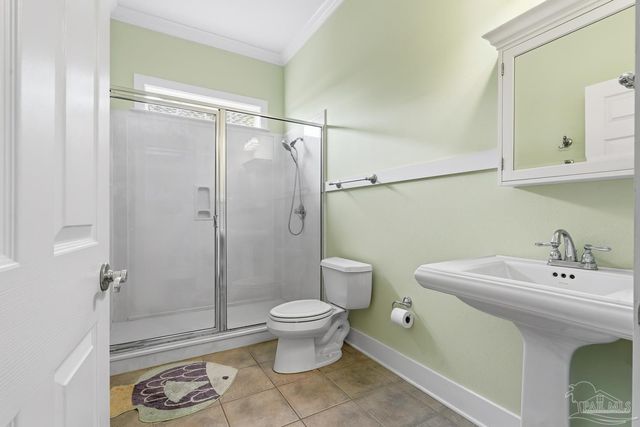 2568 Gulf Breeze Ave, Pensacola, FL 32507